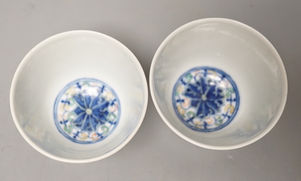 A pair of Chinese doucai cups 6cm